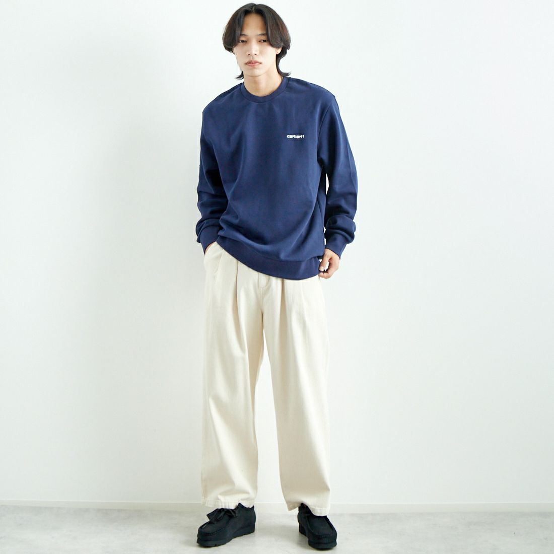 carhartt WIP [カーハートダブリューアイピー] スクリプト ワンポイント刺繍ロゴスウェット [I033657] A F BLU/WH &&モデル身長：179cm 着用サイズ：L&&