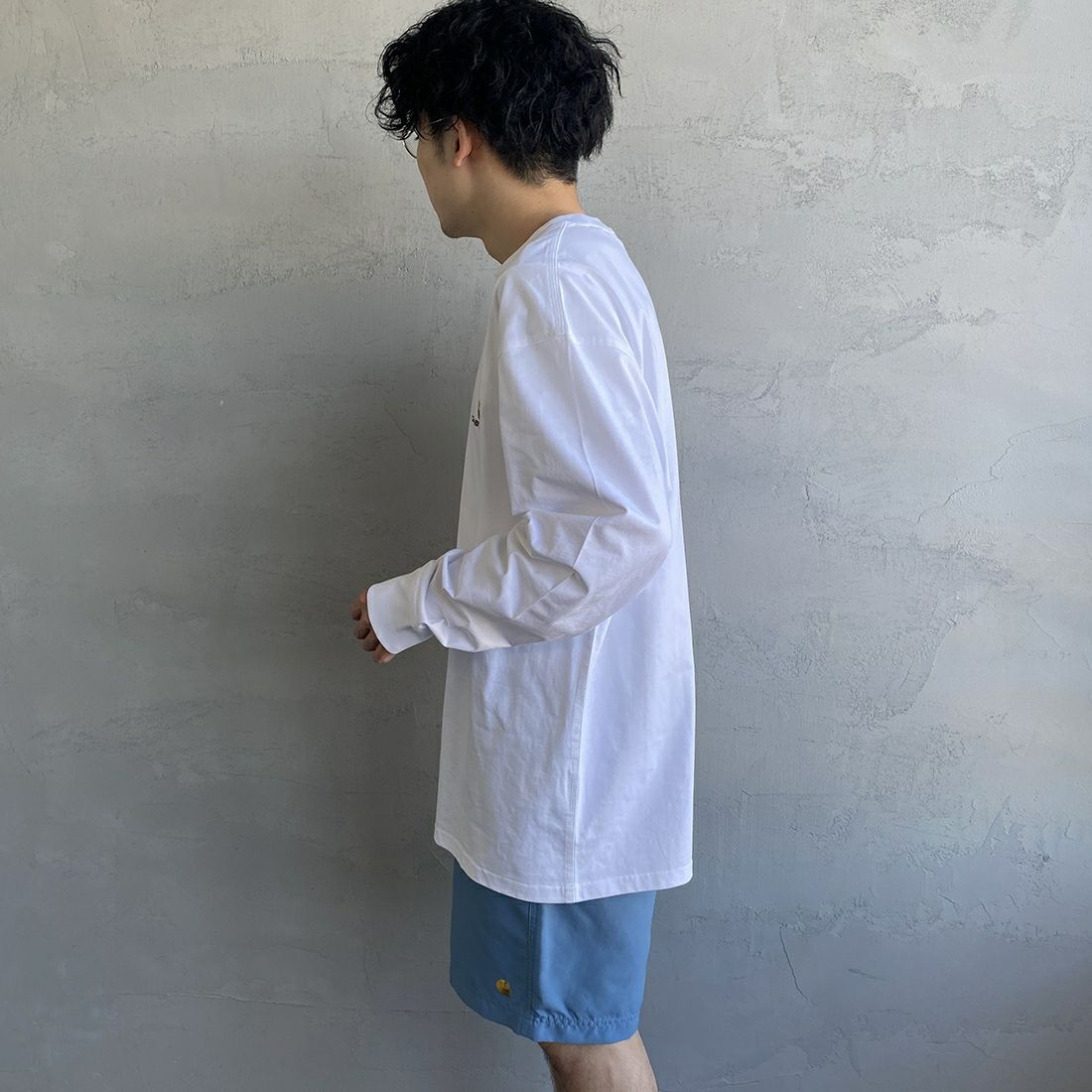 carhartt WIP [カーハートダブリューアイピー] ロングスリーブアメリカンスクリプトTシャツ [I029955] WHITE &&モデル身長：168cm 着用サイズ：L&&