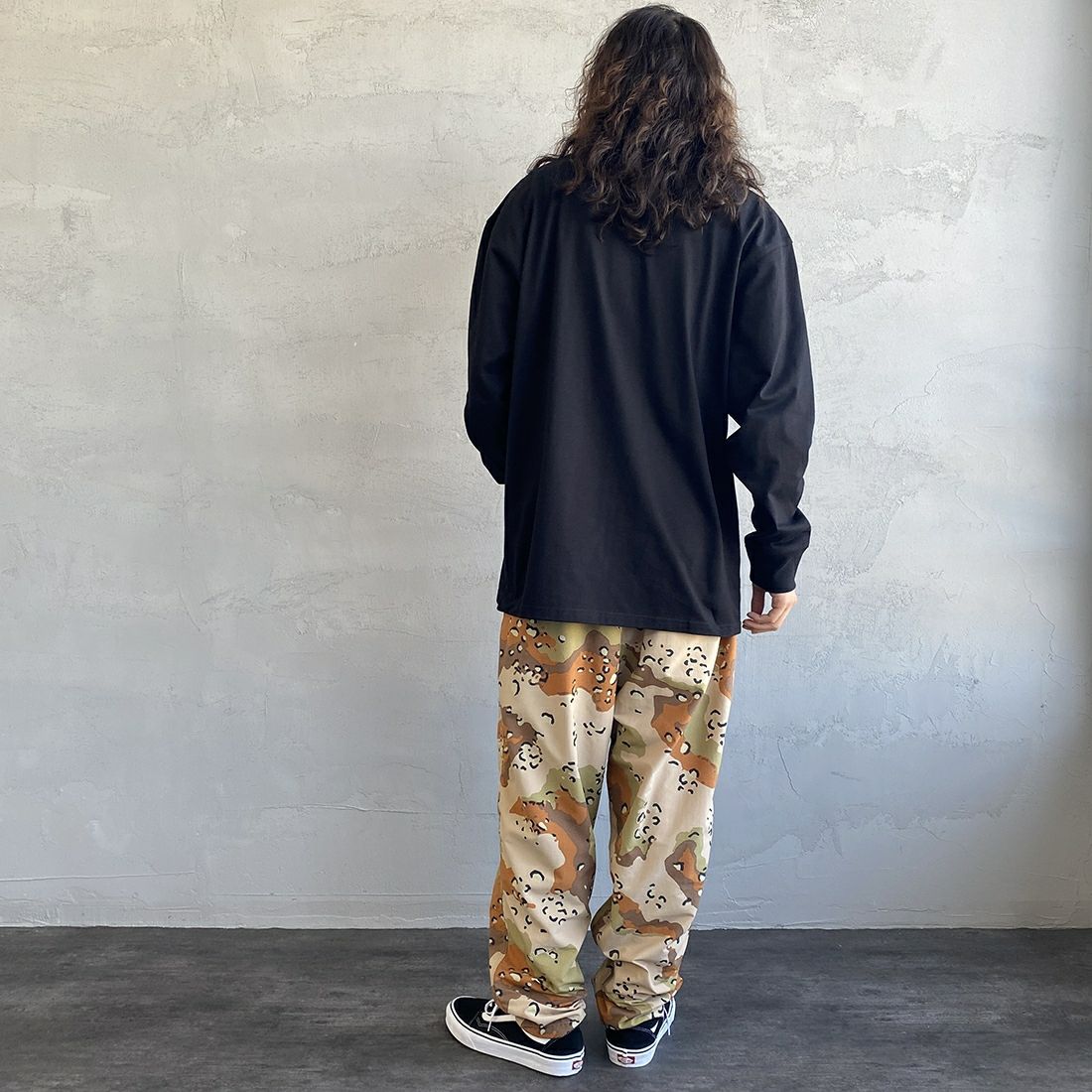 carhartt WIP [カーハートダブリューアイピー] ロングスリーブアメリカンスクリプトTシャツ [I029955] BLACK &&モデル身長：173cm 着用サイズ：L&&