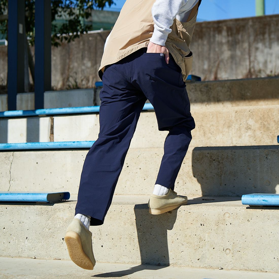 GRAMiCCi [グラミチ] 別注 エブリデイ ナイロンパンツ [GUP5-S2034-JF] NAVY &&モデル身長：168cm 着用サイズ：L&&