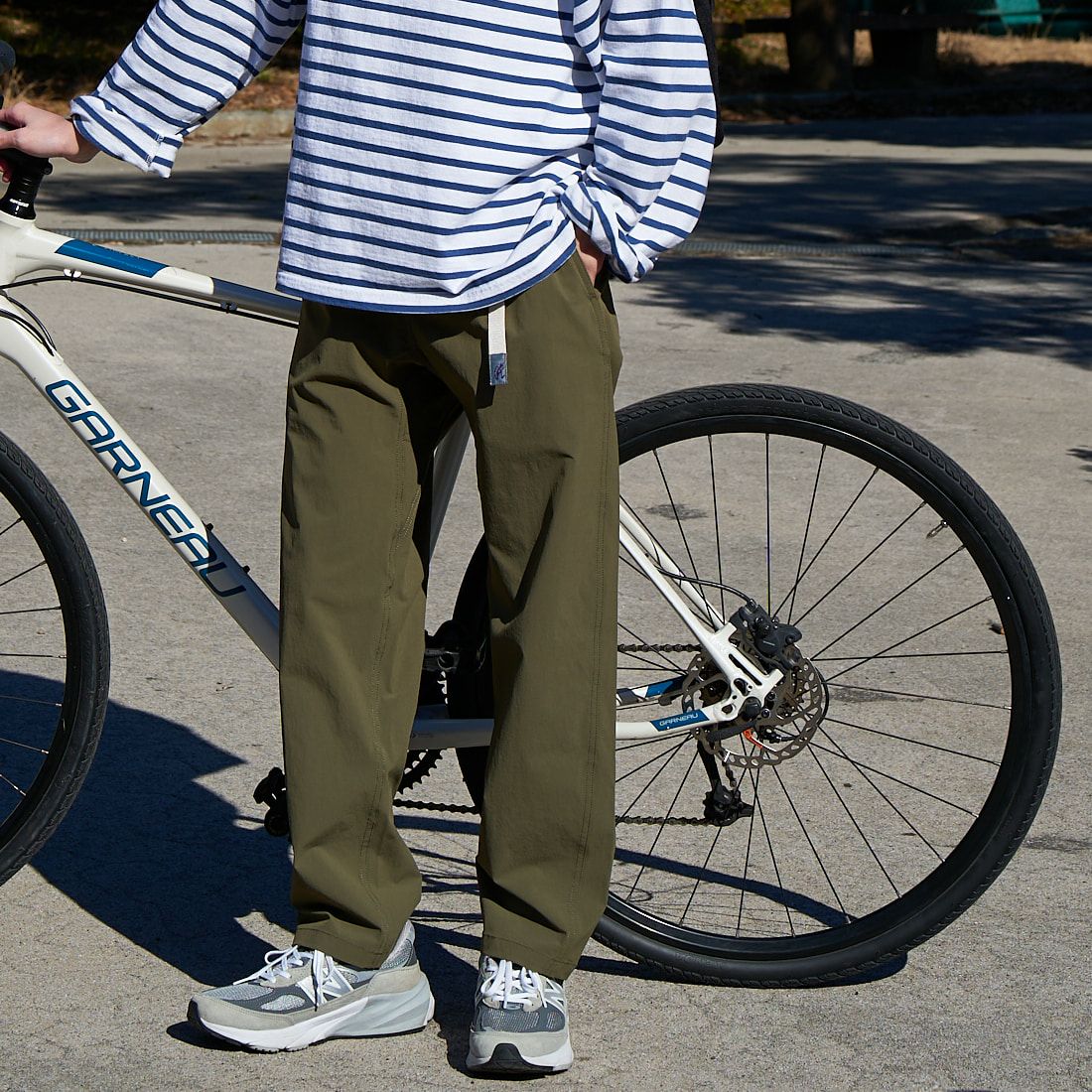 GRAMiCCi [グラミチ] 別注 エブリデイ ナイロンパンツ [GUP5-S2034-JF] OLIVE &&モデル身長：168cm 着用サイズ：M&&