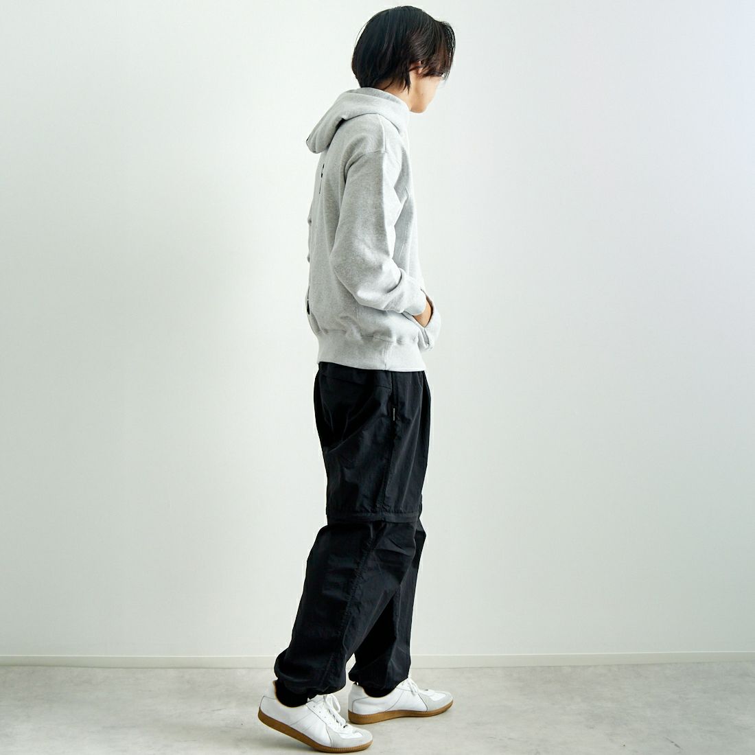 The Endless Summer [エンドレスサマー] TES CAL フロッキーロゴスウェットパーカー [FH-25374304] 03 MIX GRY &&モデル身長：179cm 着用サイズ：M&&