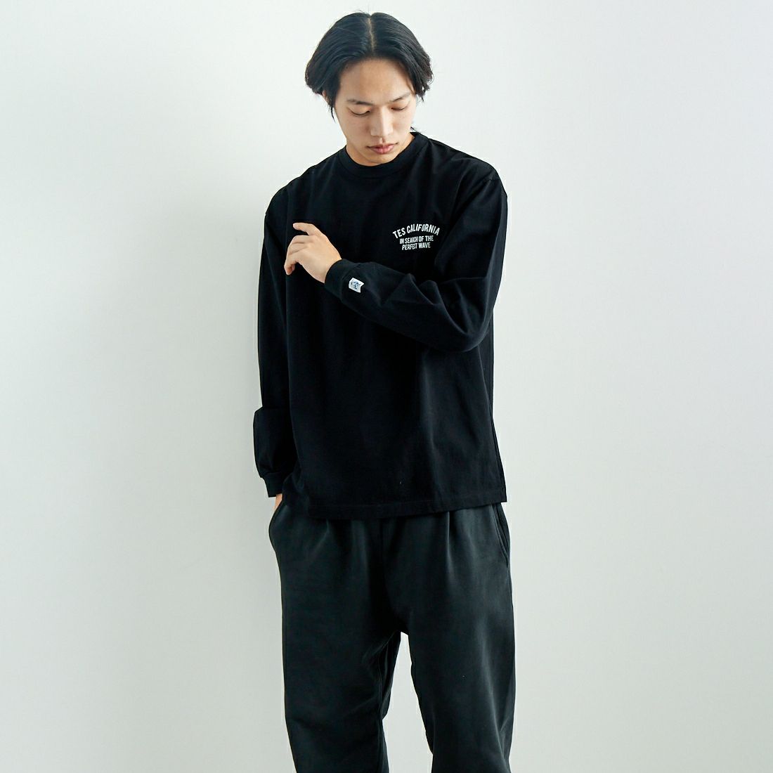 The Endless Summer [エンドレスサマー] TES サークルロゴロングスリーブTシャツ [FH-25374316] 01 BLACK &&モデル身長：179cm 着用サイズ：L&&