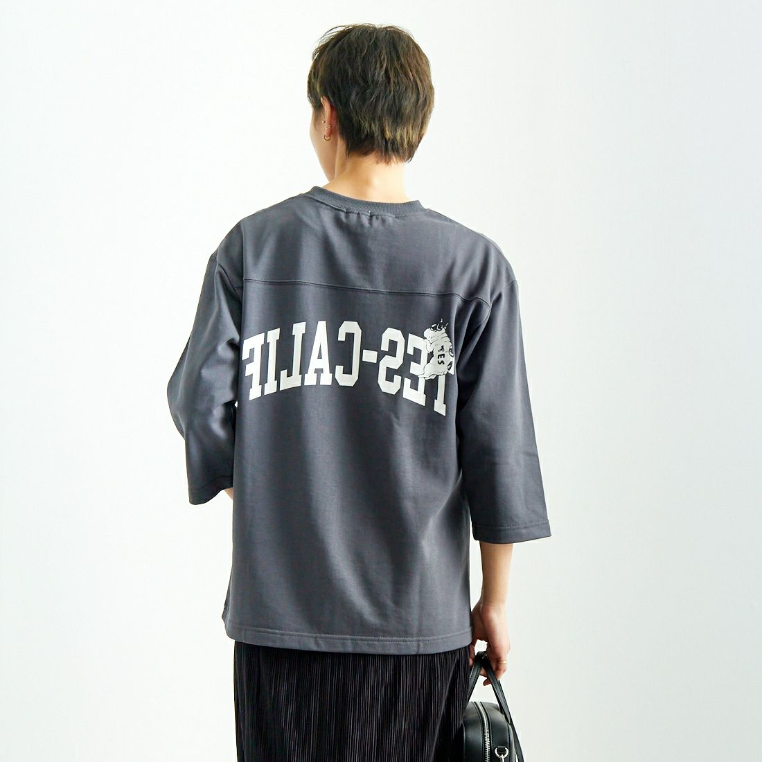 The Endless Summer [エンドレスサマー] TES CALIF フットボールTシャツ [FH-25374310] 02 CHARCOA &&モデル身長：160cm 着用サイズ：S&&