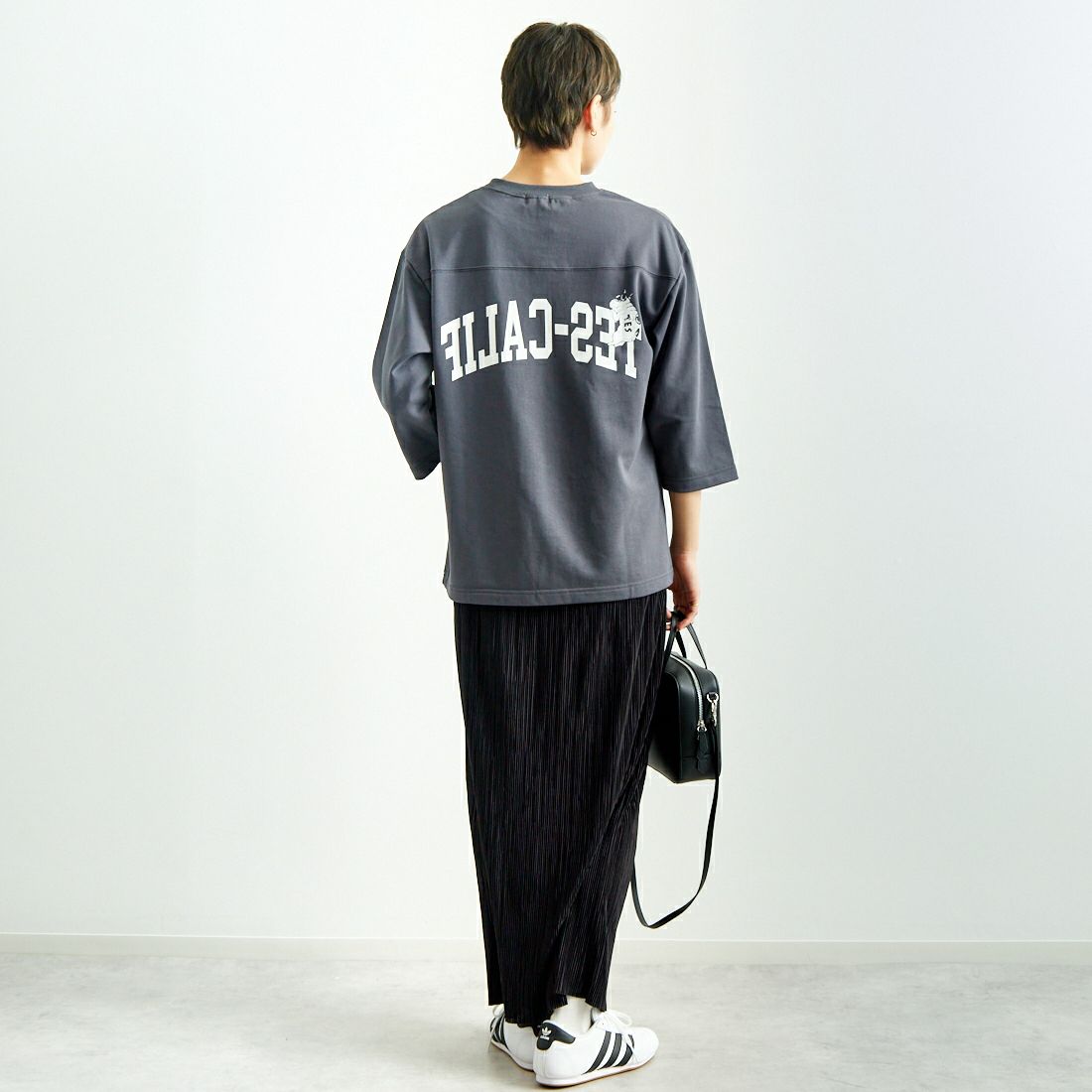 The Endless Summer [エンドレスサマー] TES CALIF フットボールTシャツ [FH-25374310] 02 CHARCOA &&モデル身長：160cm 着用サイズ：S&&