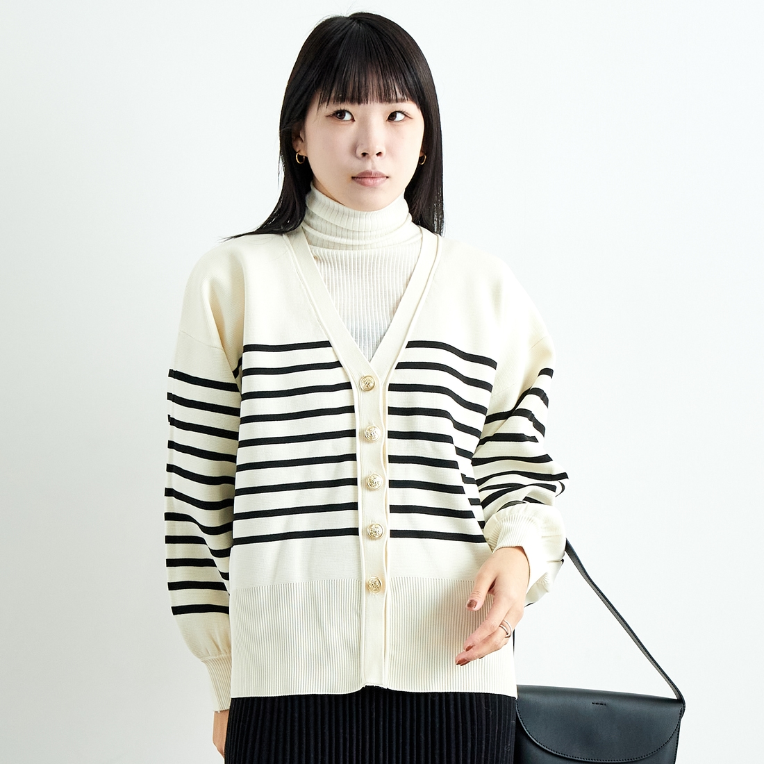 Maison de L'allure [メゾン ドゥ ラリュール] 金ボタン Vネック