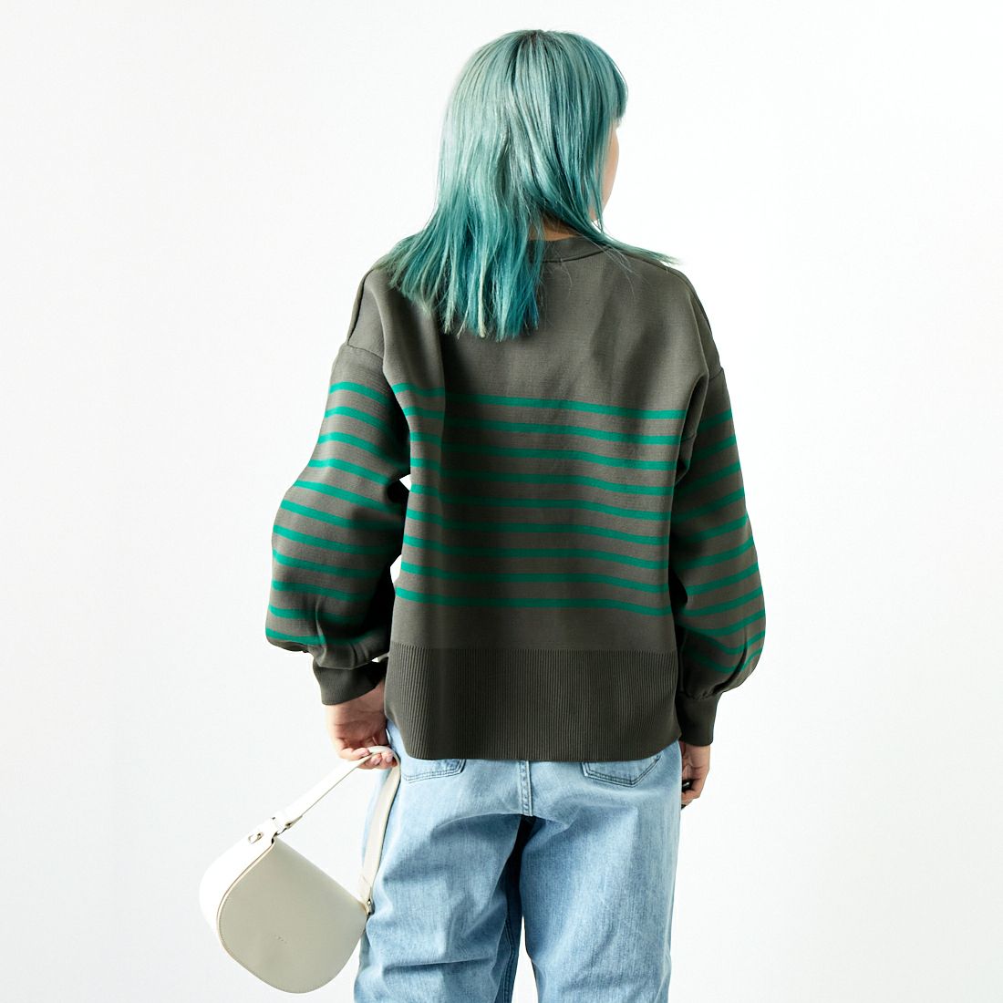 Maison de L'allure [メゾン ドゥ ラリュール] 金ボタン Vネックカーディガン [M24131018] 52 CHR/GRN &&モデル身長：167cm 着用サイズ：F&&