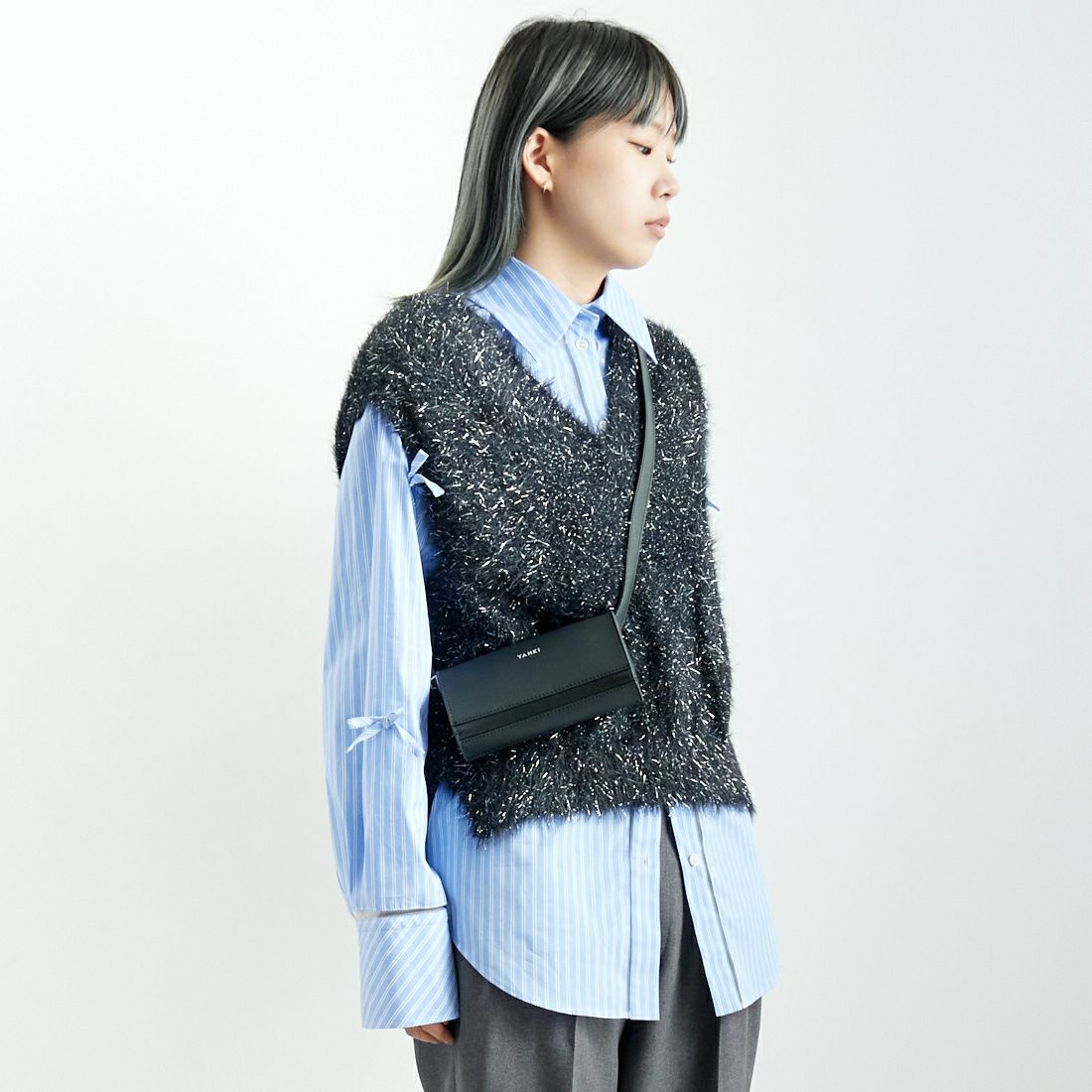 By/m [バイエム] ラメシャギーニットベスト [24131001] 09 BLACK &&モデル身長：167cm 着用サイズ：F&&