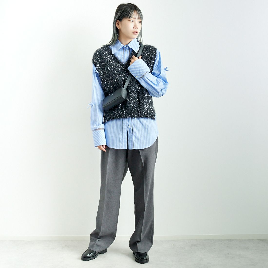 By/m [バイエム] ラメシャギーニットベスト [24131001] 09 BLACK &&モデル身長：167cm 着用サイズ：F&&