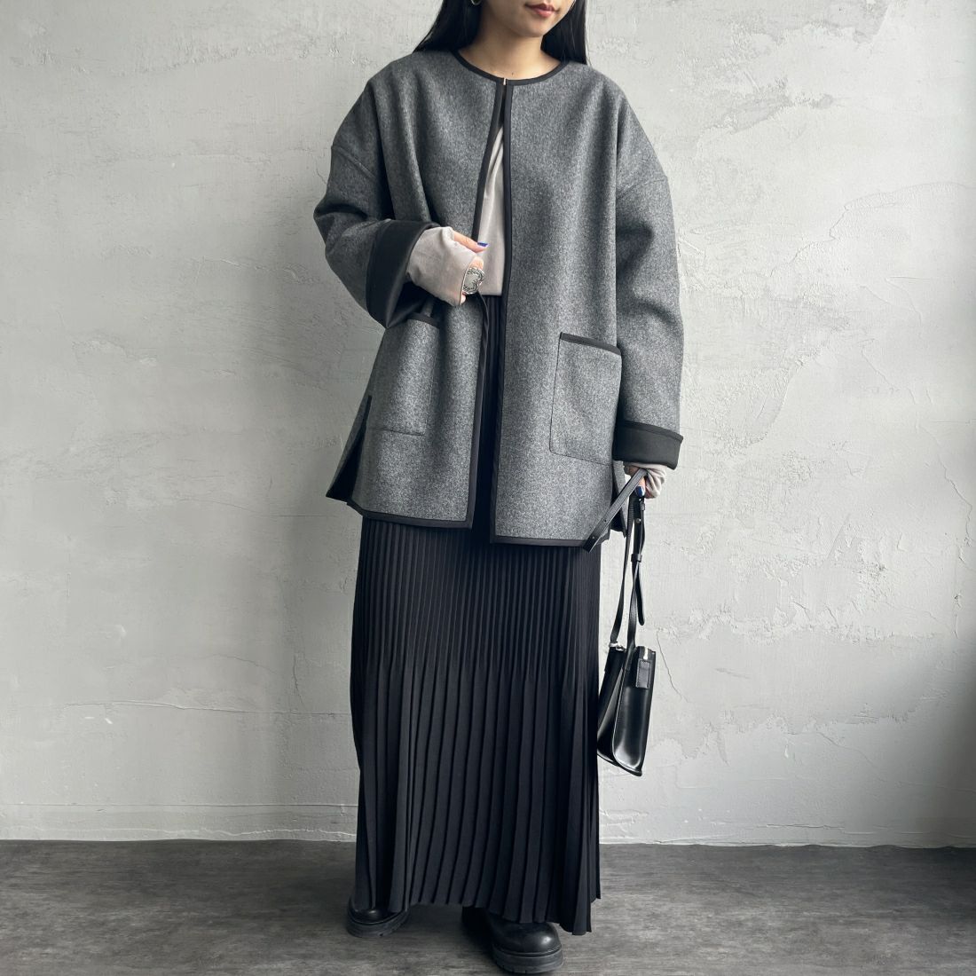 By/m [バイエム] リバーシブル配色ラインコート [B24132056] 08 CHR/BLK &&モデル身長：156cm 着用サイズ：F&&