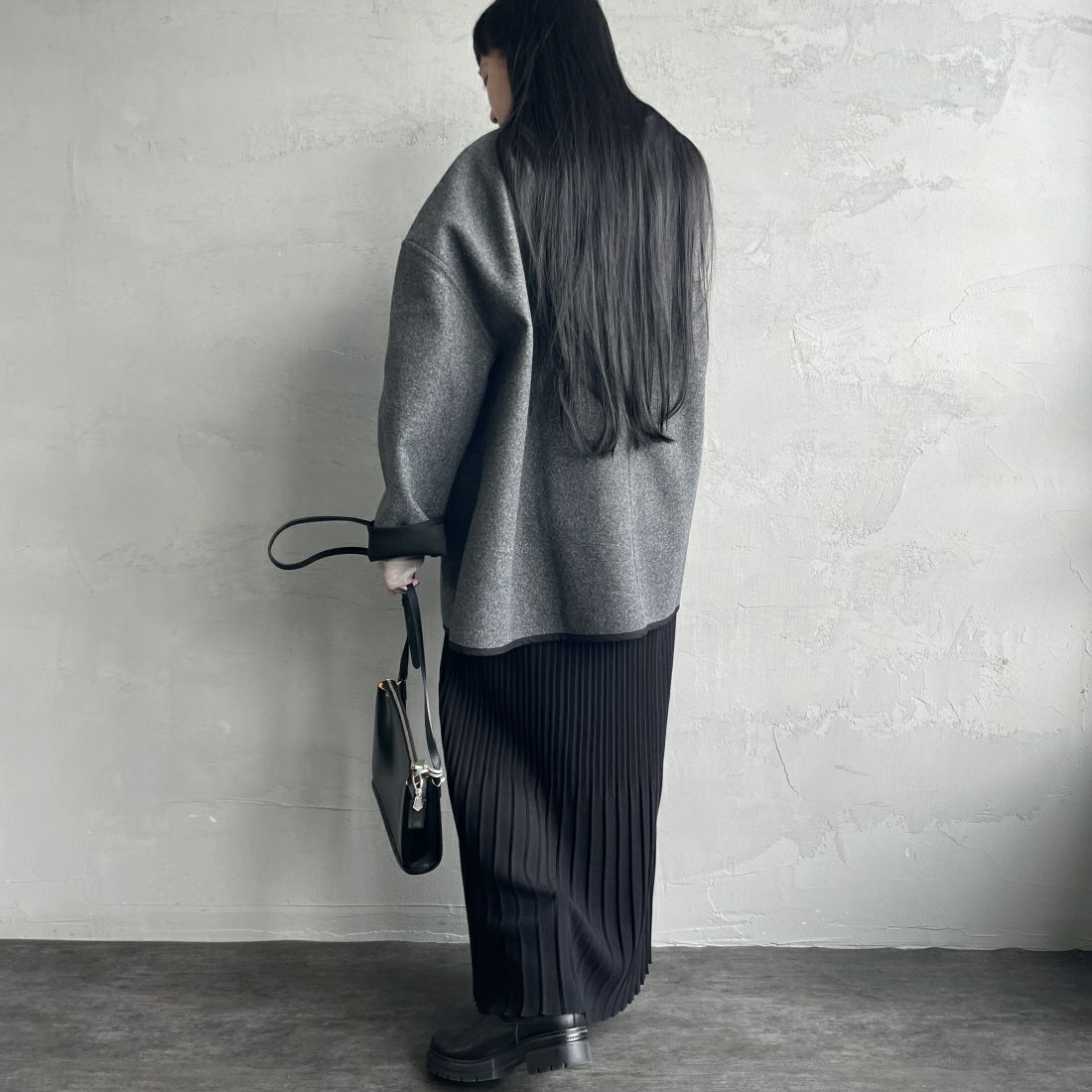 By/m [バイエム] リバーシブル配色ラインコート [B24132056] 08 CHR/BLK &&モデル身長：156cm 着用サイズ：F&&