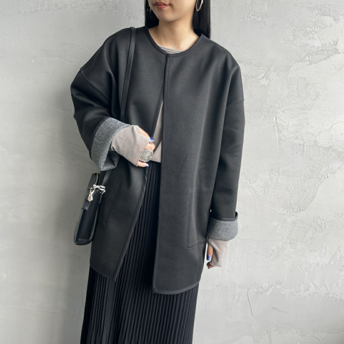 By/m [バイエム] リバーシブル配色ラインコート [B24132056] 08 CHR/BLK &&モデル身長：156cm 着用サイズ：F&&