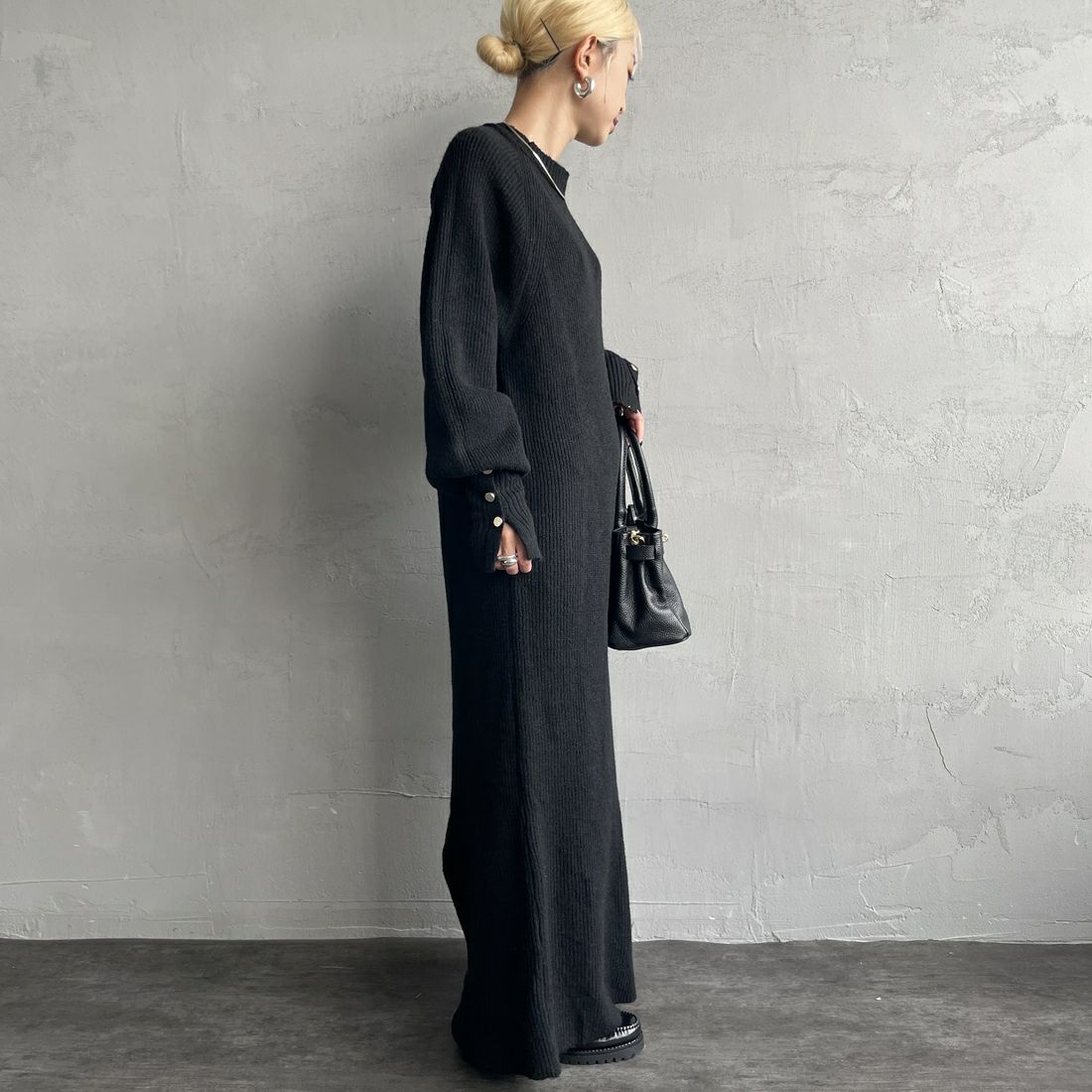 By/m [バイエム] 袖ボタン メランジニットワンピース [B23441005] 09 BLACK &&モデル身長：150cm 着用サイズ：F&&