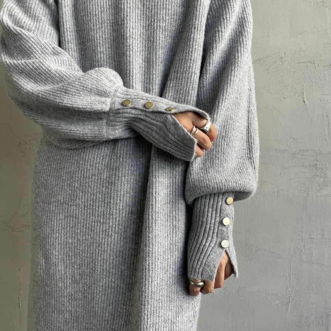 By/m [バイエム] 袖ボタン メランジニットワンピース [B23441005] 07 GRAY &&モデル身長：159cm 着用サイズ：F&&