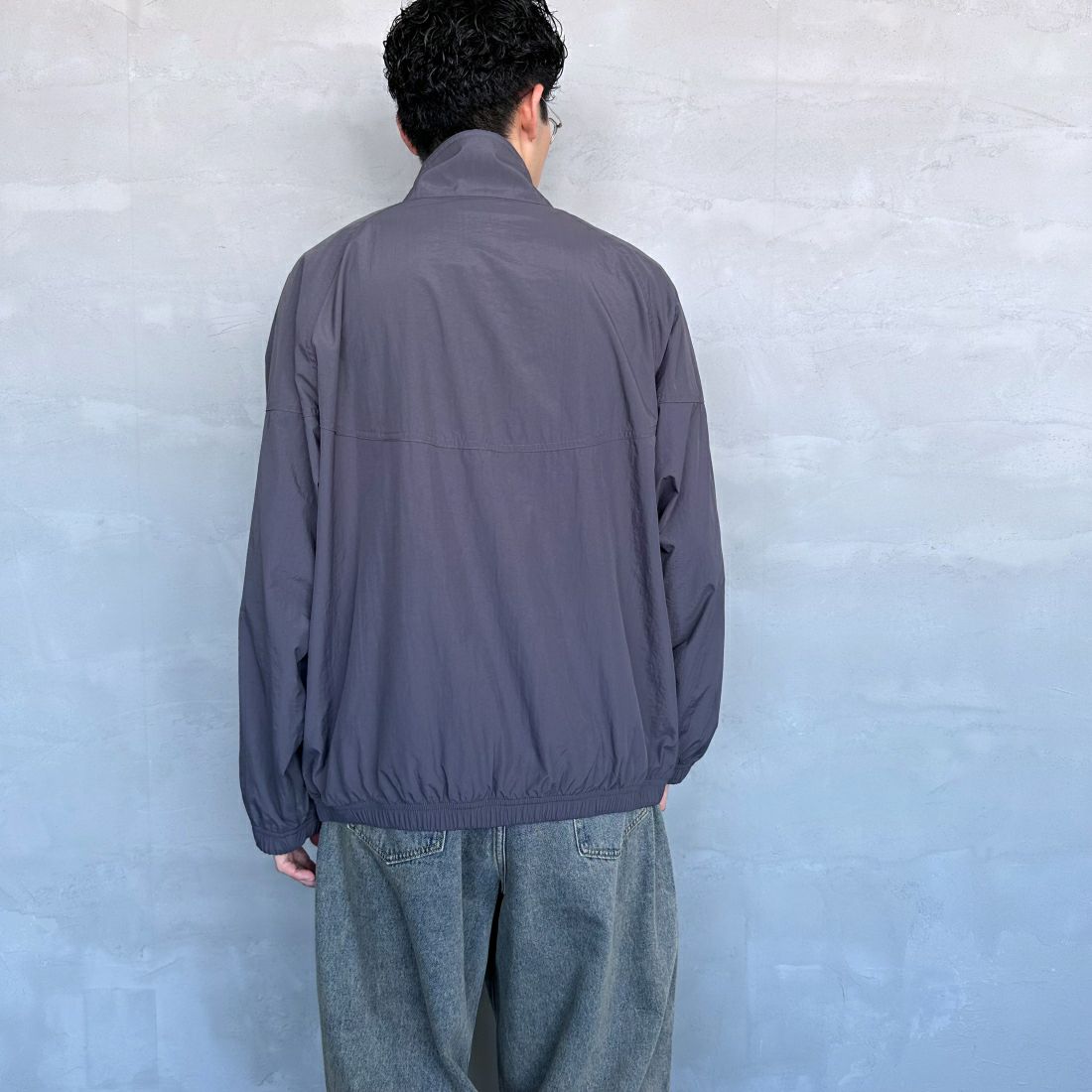 umbro [アンブロ] 別注 トレーニングナイロンジャケット [KBT58-NK-JK5-JF] GRAY &&モデル身長：168cm 着用サイズ：L&&