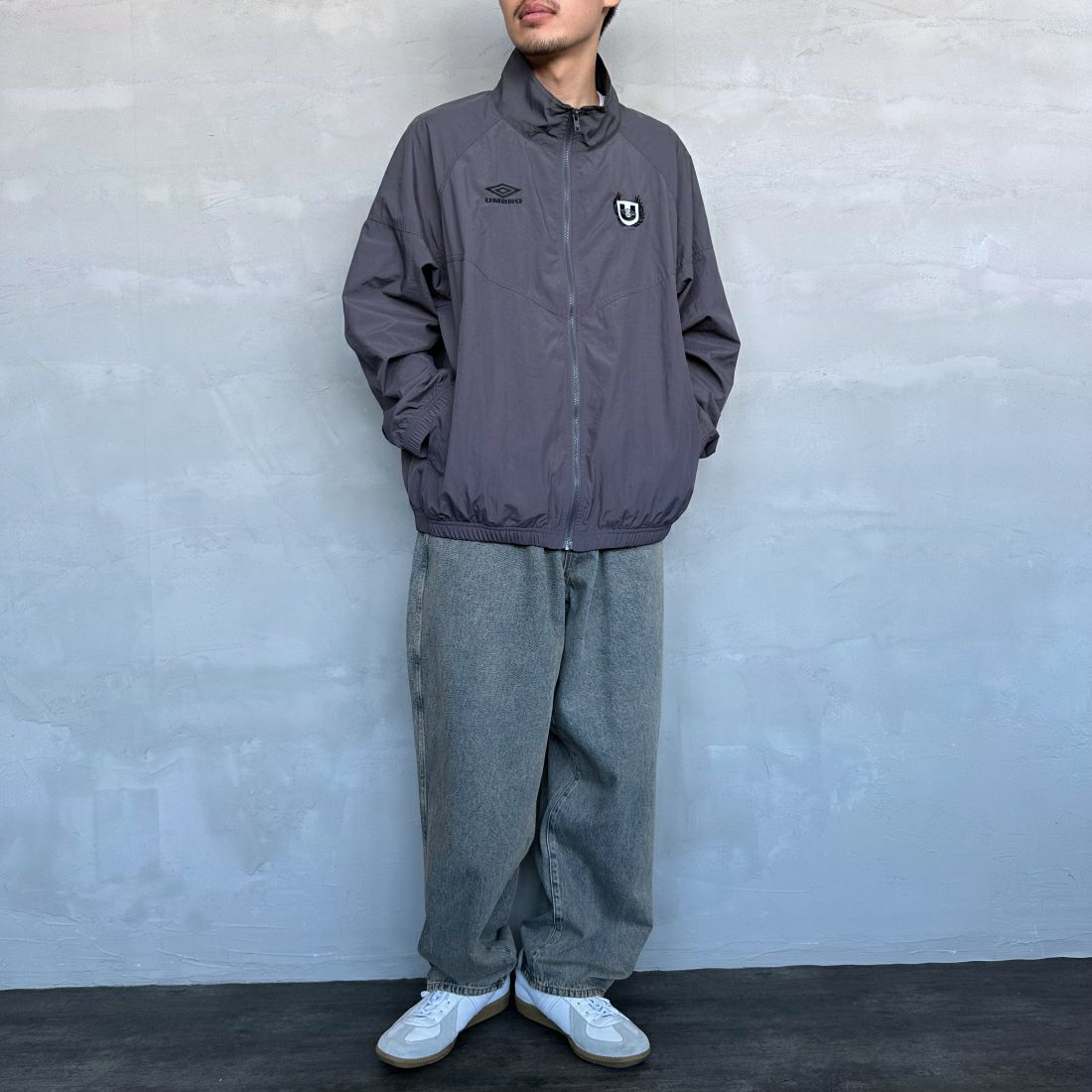 umbro [アンブロ] 別注 トレーニングナイロンジャケット [KBT58-NK-JK5-JF] GRAY &&モデル身長：168cm 着用サイズ：L&&