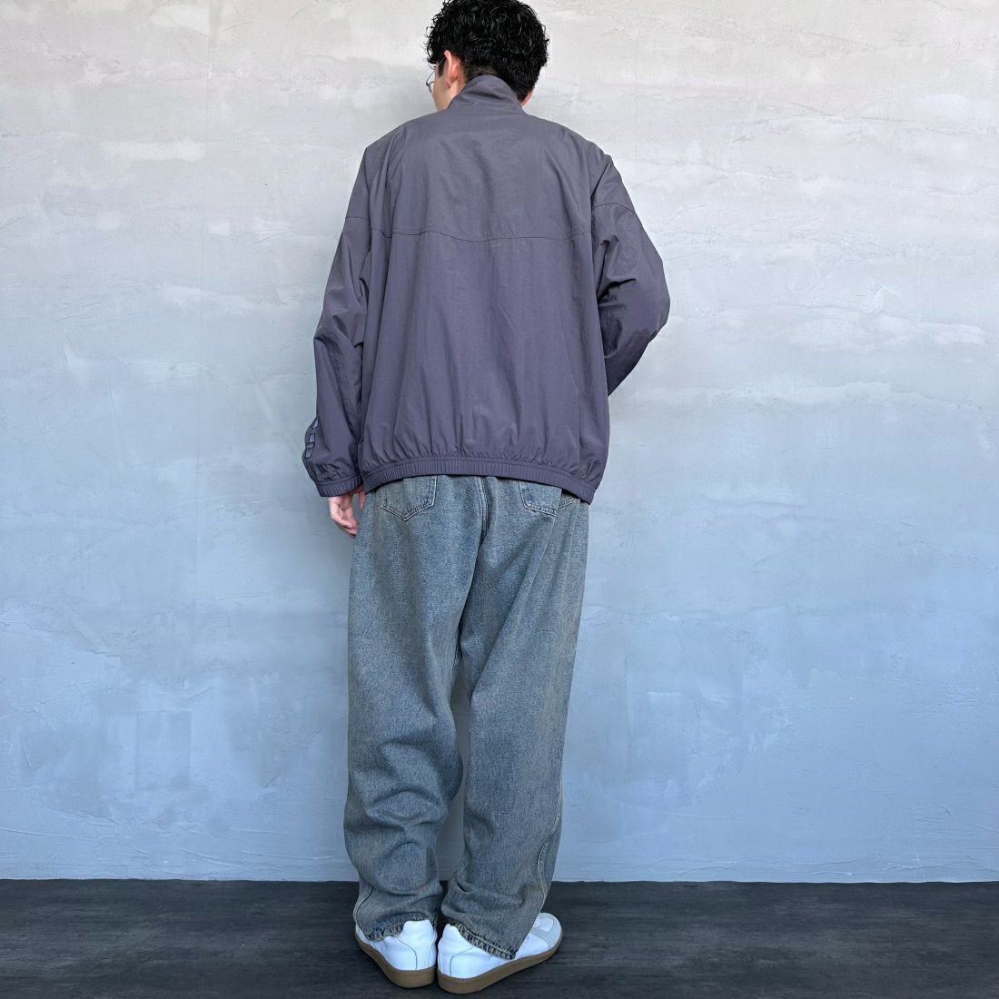 umbro [アンブロ] 別注 トレーニングナイロンジャケット [KBT58-NK-JK5-JF] GRAY &&モデル身長：168cm 着用サイズ：L&&