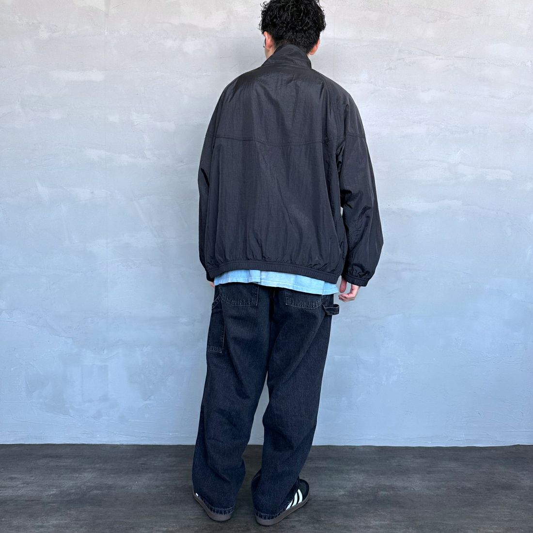 umbro [アンブロ] 別注 トレーニングナイロンジャケット [KBT58-NK-JK5-JF] BLACK &&モデル身長：168cm 着用サイズ：L&&