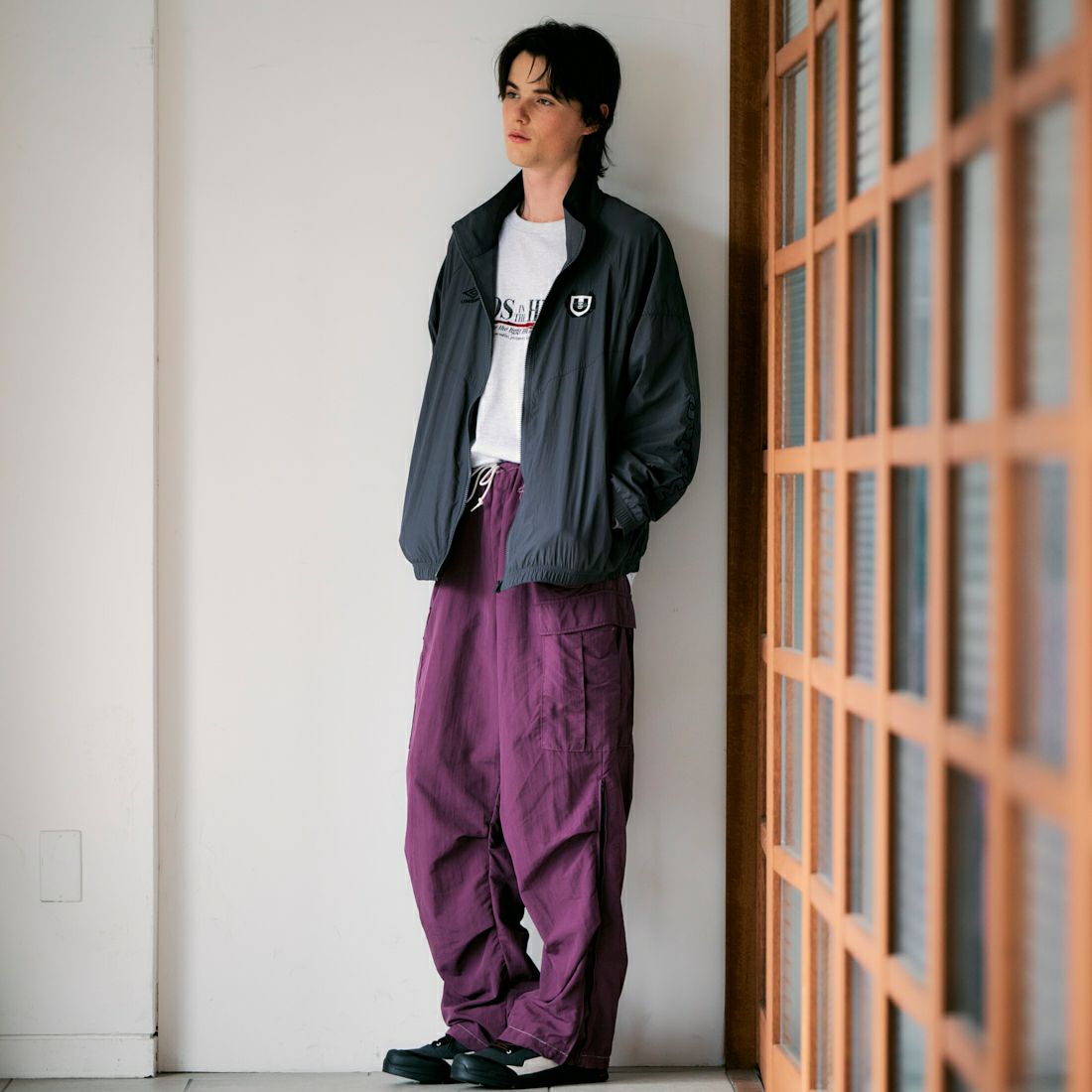 umbro [アンブロ] 別注 トレーニングナイロンジャケット [KBT58-NK-JK5-JF] BLACK &&モデル身長：180cm 着用サイズ：L&&