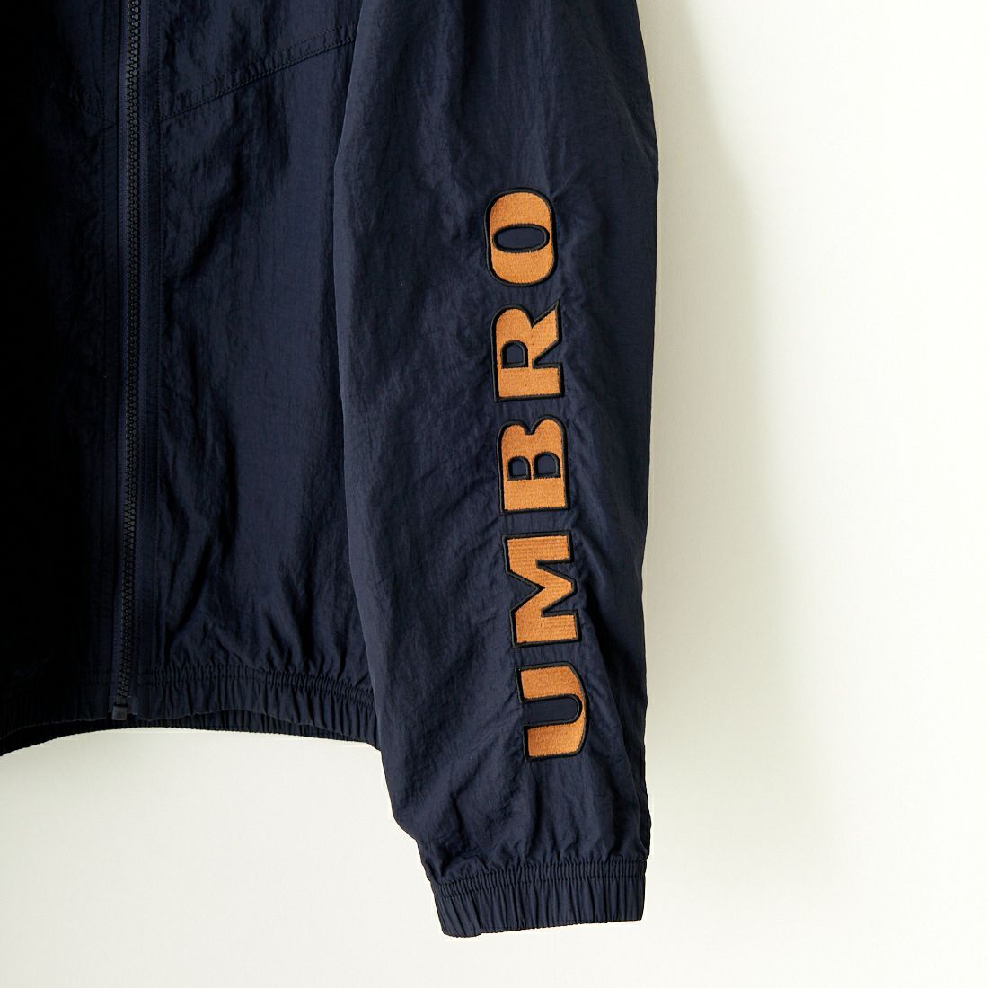 umbro [アンブロ] 別注 トレーニングナイロンジャケット [KBT58-NK-JK5-JF] NAVY