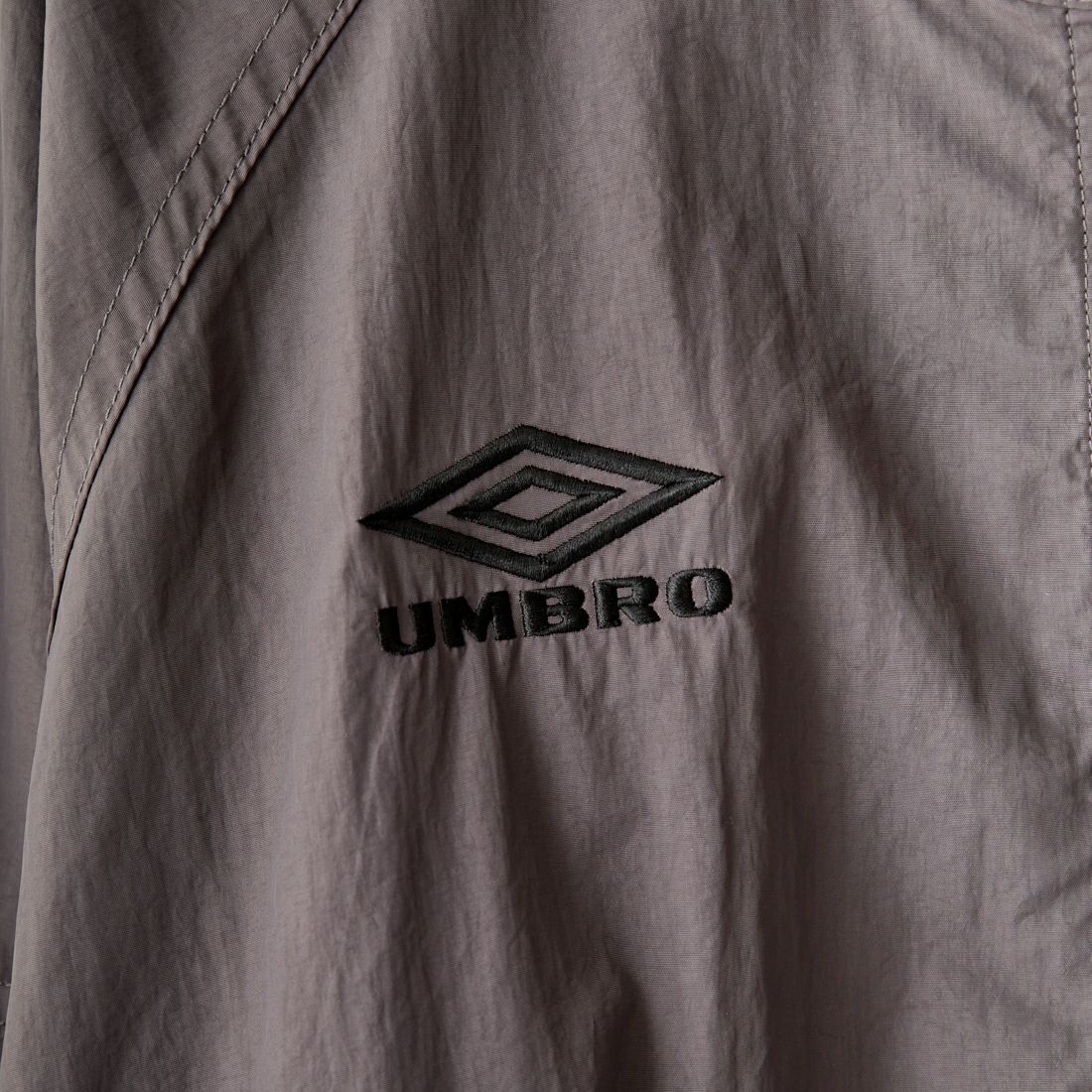 umbro [アンブロ] 別注 トレーニングナイロンジャケット [KBT58-NK-JK5-JF] GRAY