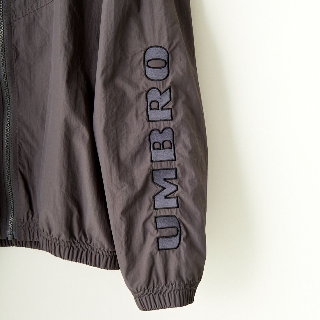 umbro [アンブロ] 別注 トレーニングナイロンジャケット [KBT58-NK-JK5-JF] GRAY