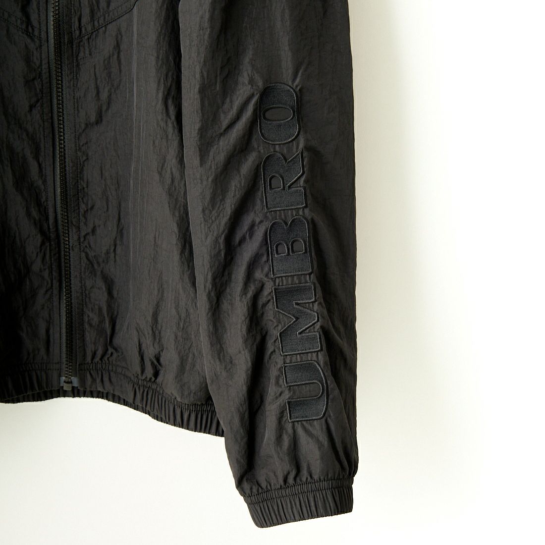 umbro [アンブロ] 別注 トレーニングナイロンジャケット [KBT58-NK-JK5-JF] BLACK