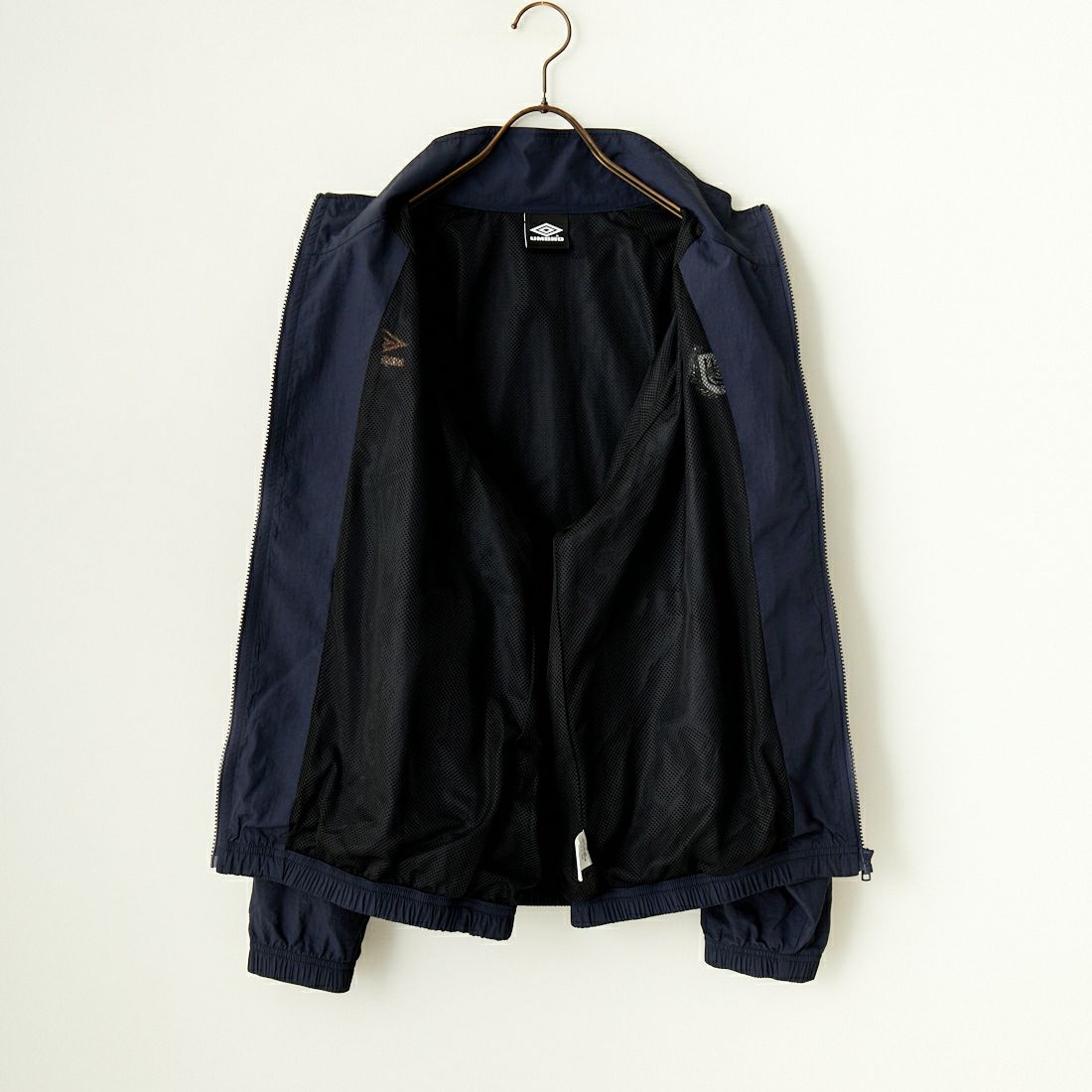 umbro [アンブロ] 別注 トレーニングナイロンジャケット [KBT58-NK-JK5-JF] NAVY