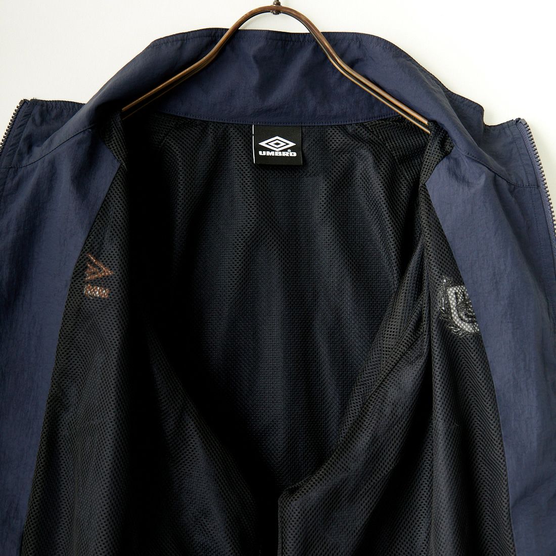 umbro [アンブロ] 別注 トレーニングナイロンジャケット [KBT58-NK-JK5-JF] NAVY