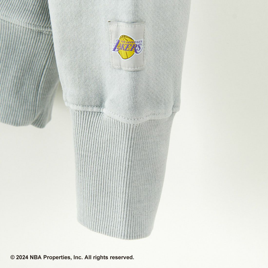 OFF THE COURT BY NBA [オフ ザ コート バイ エヌビーエー] 別注 ピグメント染め ロゴプリントクルーネックスウェット [24AW-JF-02] GRAY