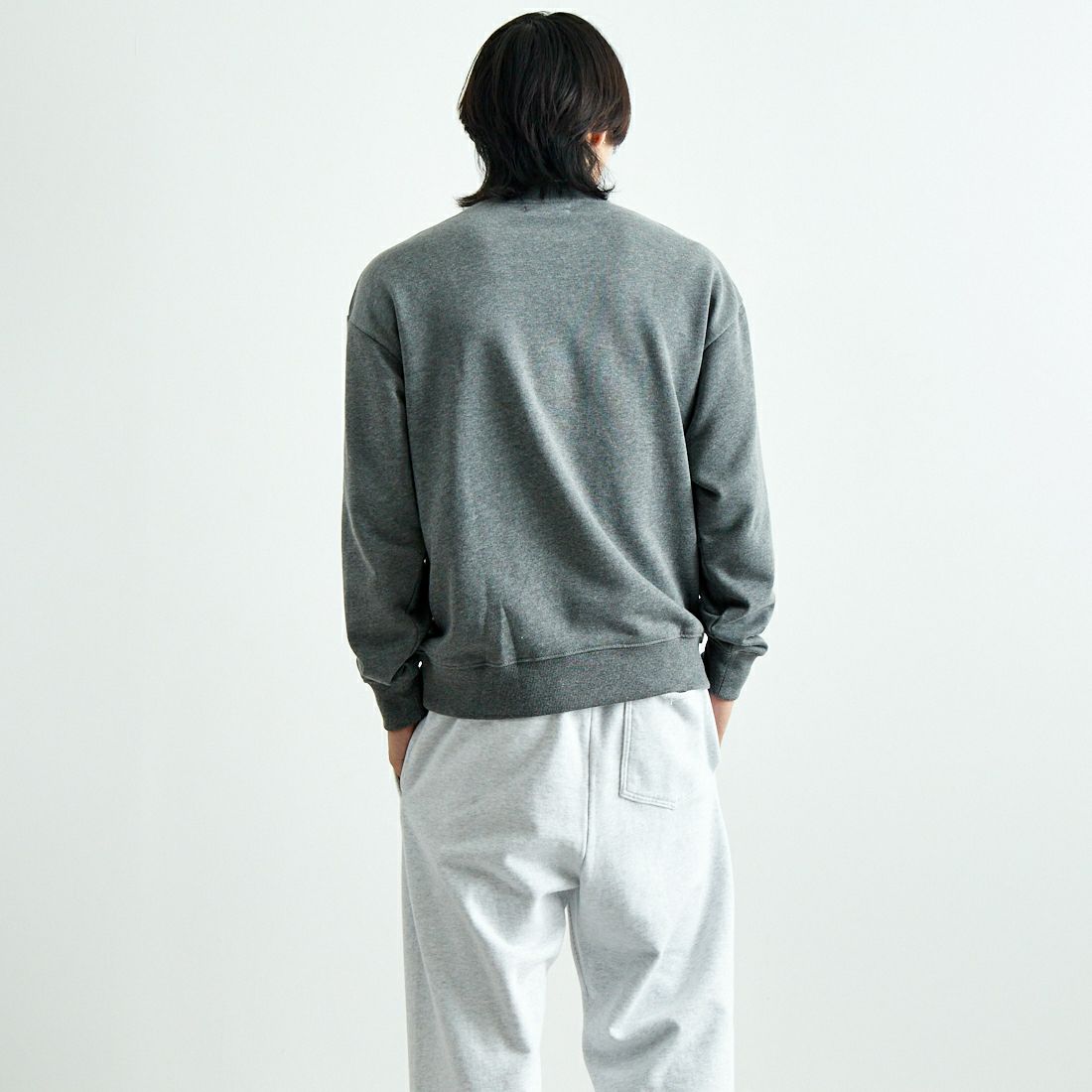 33Degrees [サーティスリーディグリーズ] HIGEOZI3 サガラ刺繍スウェット [TDR-244-075] F MOKU GRY &&モデル身長：179cm 着用サイズ：L&&