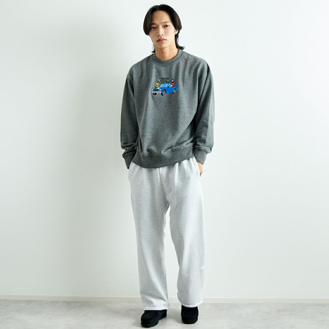 33Degrees [サーティスリーディグリーズ] HIGEOZI3 サガラ刺繍スウェット [TDR-244-075] F MOKU GRY &&モデル身長：179cm 着用サイズ：L&&