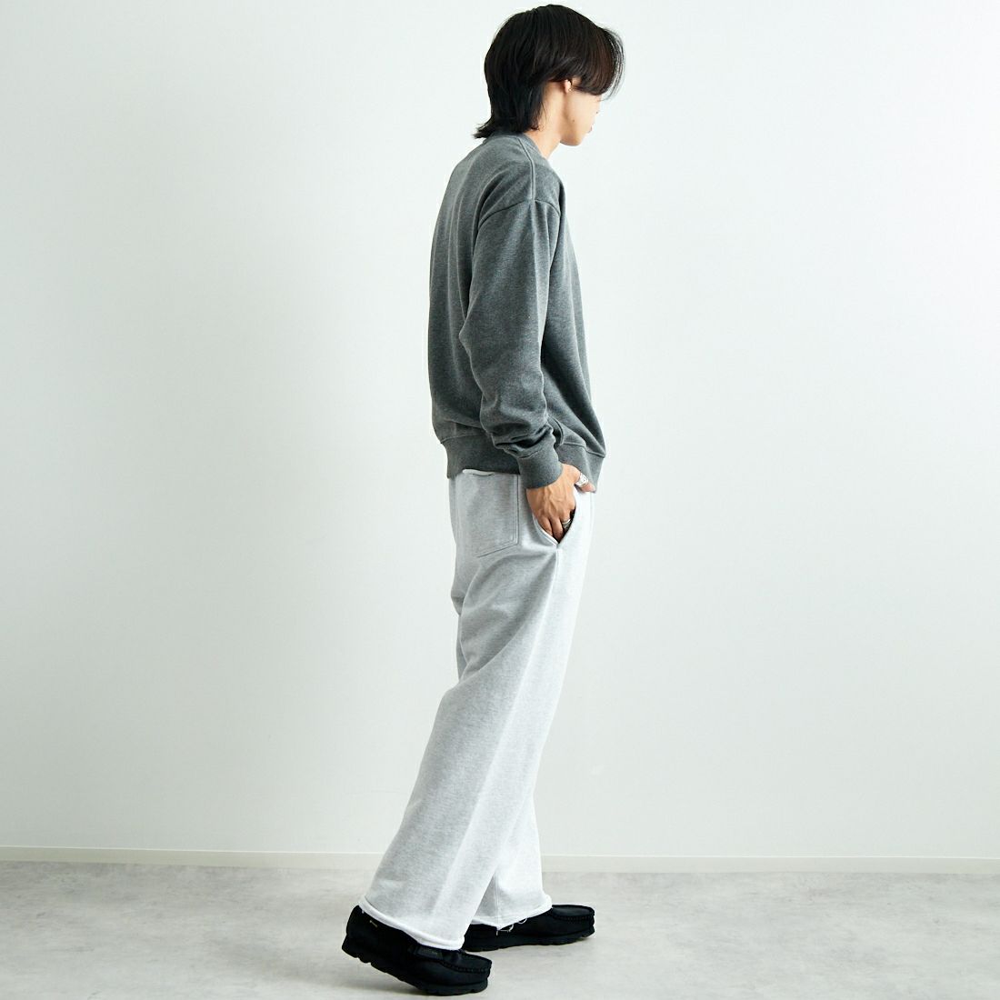 33Degrees [サーティスリーディグリーズ] HIGEOZI3 サガラ刺繍スウェット [TDR-244-075] F MOKU GRY &&モデル身長：179cm 着用サイズ：L&&