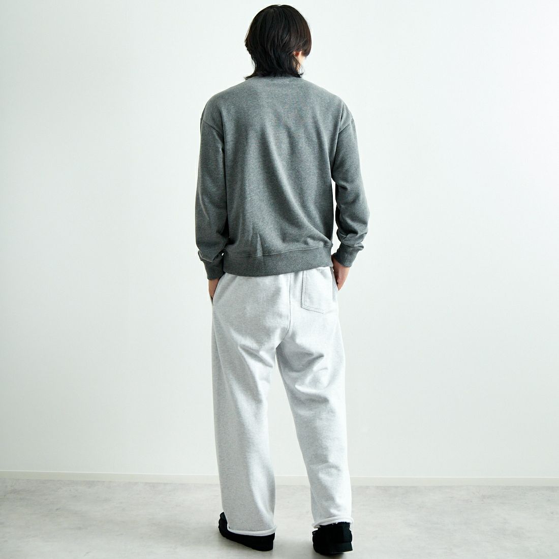 33Degrees [サーティスリーディグリーズ] HIGEOZI3 サガラ刺繍スウェット [TDR-244-075] F MOKU GRY &&モデル身長：179cm 着用サイズ：L&&