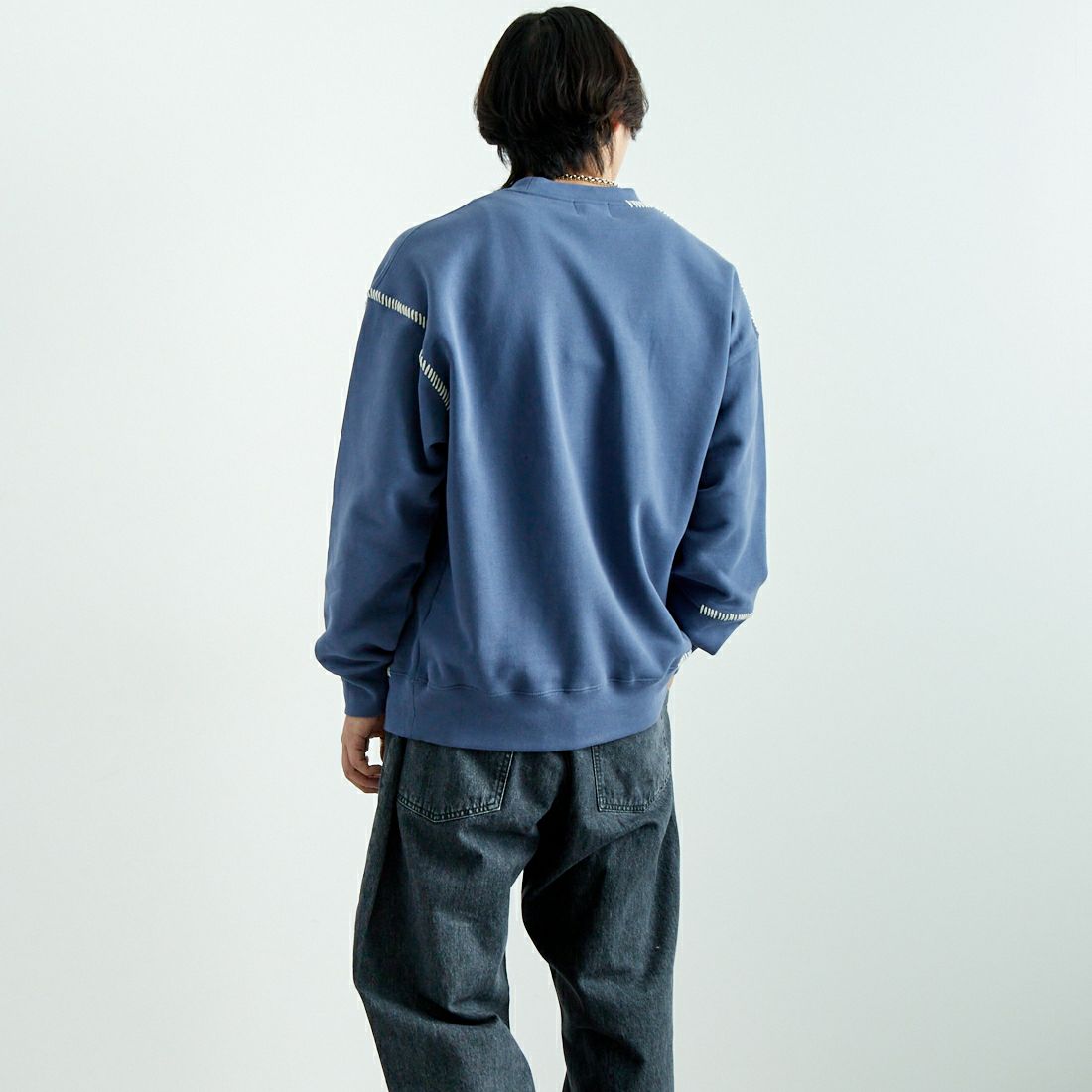 SLICK [スリック] ブランケットステッチ スウェットシャツ [5155922] 208 BLUE G &&モデル身長：179cm 着用サイズ：2&&