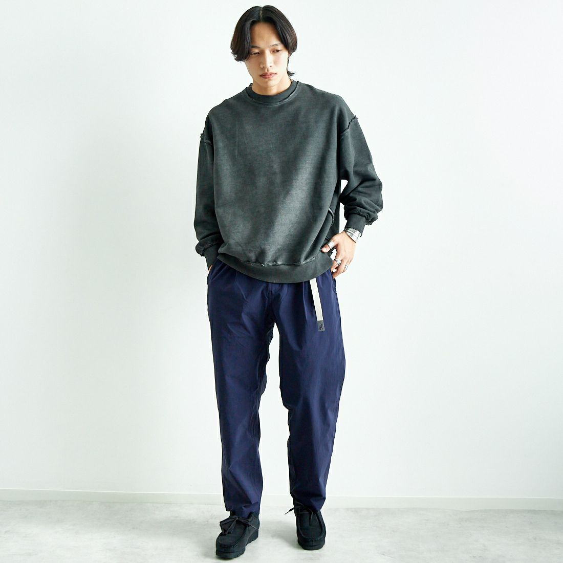 SLICK [スリック] ピグメントダイ ダメージスウェットシャツ [5155923] 720 COAL B &&モデル身長：179cm 着用サイズ：2&&