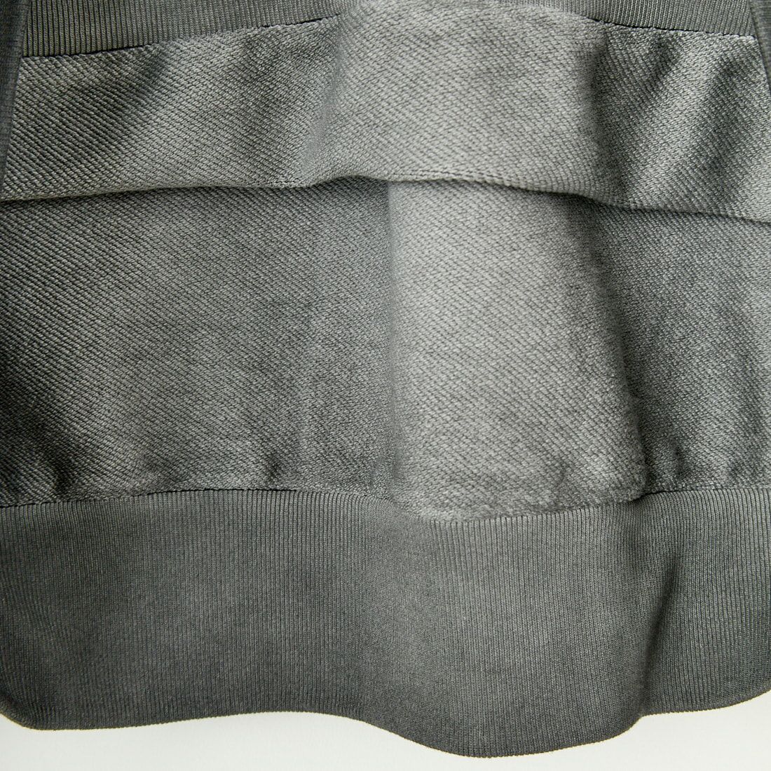 SLICK [スリック] ピグメントダイ ダメージスウェットシャツ [5155923] 720 COAL B