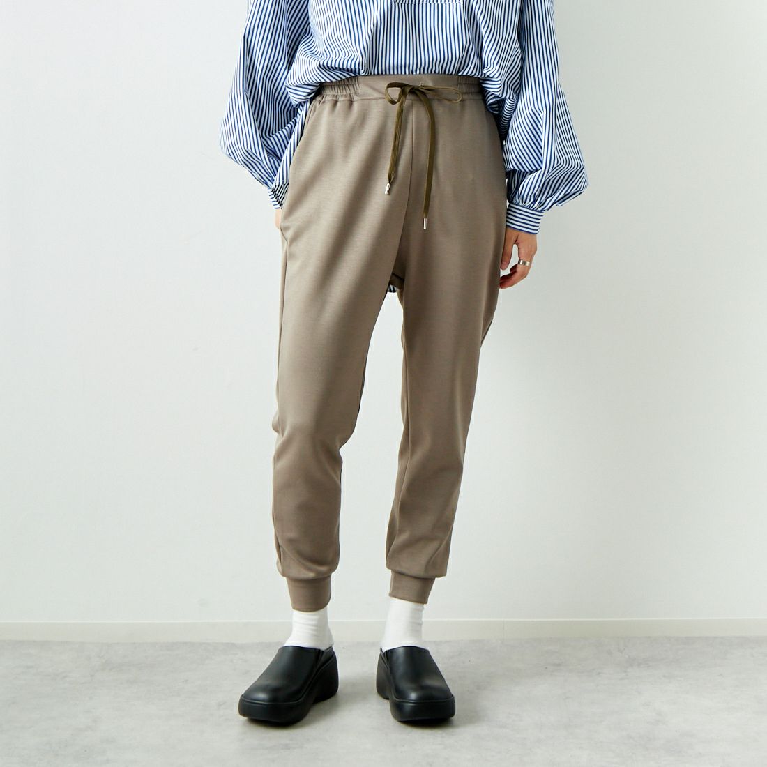 056 ｶｰｷ&&モデル身長：160cm 着用サイズ：36&&