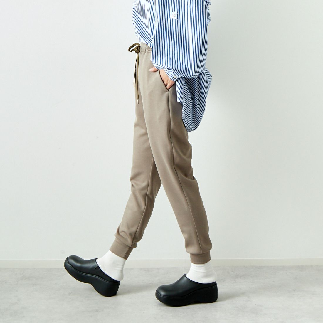 Jeans Factory Clothes [ジーンズファクトリークローズ] ダンボールジョガーパンツ [21243069] 056 ｶｰｷ &&モデル身長：160cm 着用サイズ：36&&