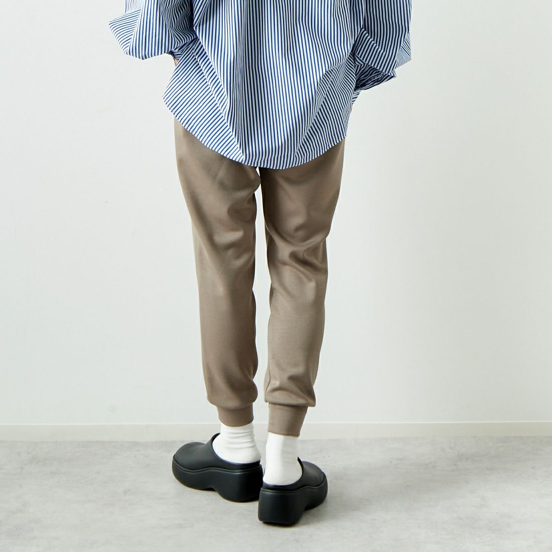 Jeans Factory Clothes [ジーンズファクトリークローズ] ダンボールジョガーパンツ [21243069] 056 ｶｰｷ &&モデル身長：160cm 着用サイズ：36&&