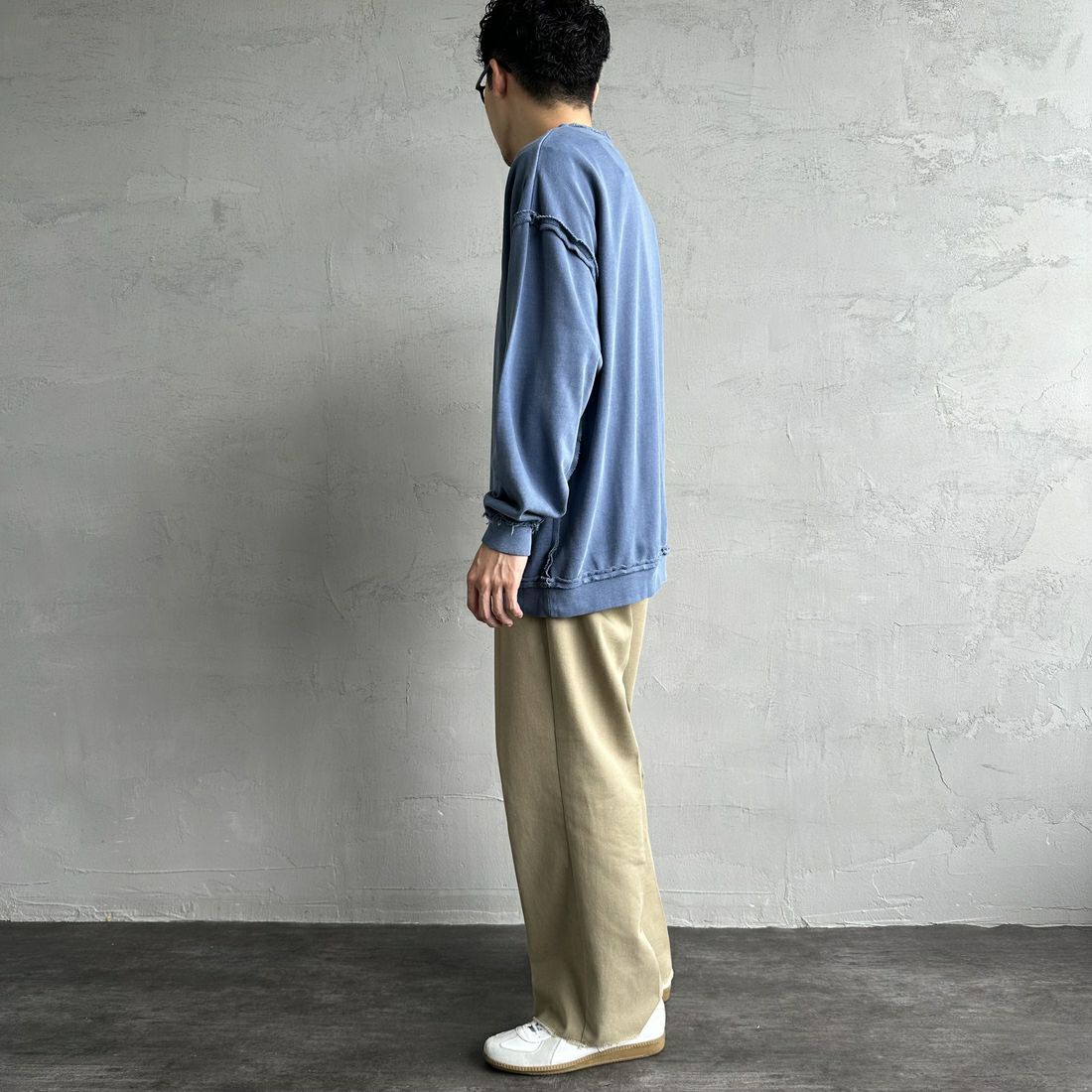 ONEITA [オニータ] 別注 インサイドアウト クルーネックスウェット [2423-442IN-JF] NAVY &&モデル身長：168cm 着用サイズ：M&&