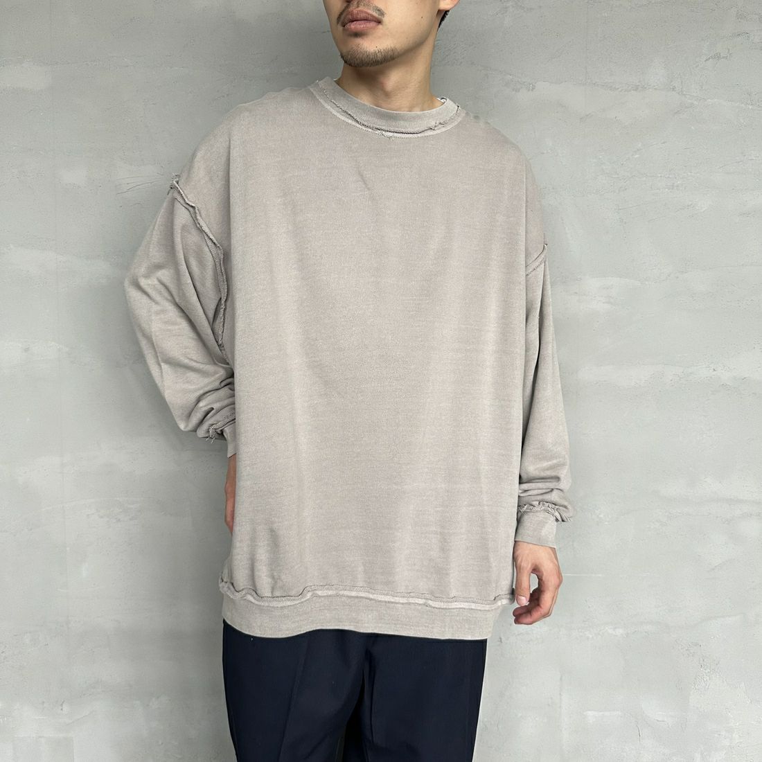 ONEITA [オニータ] 別注 インサイドアウト クルーネックスウェット [2423-442IN-JF] GREY &&モデル身長：168cm 着用サイズ：L&&