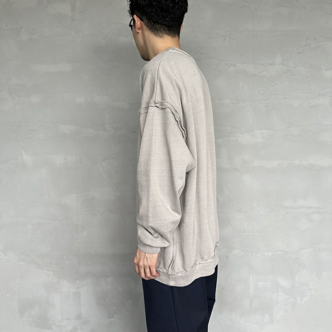 ONEITA [オニータ] 別注 インサイドアウト クルーネックスウェット [2423-442IN-JF] GREY &&モデル身長：168cm 着用サイズ：L&&