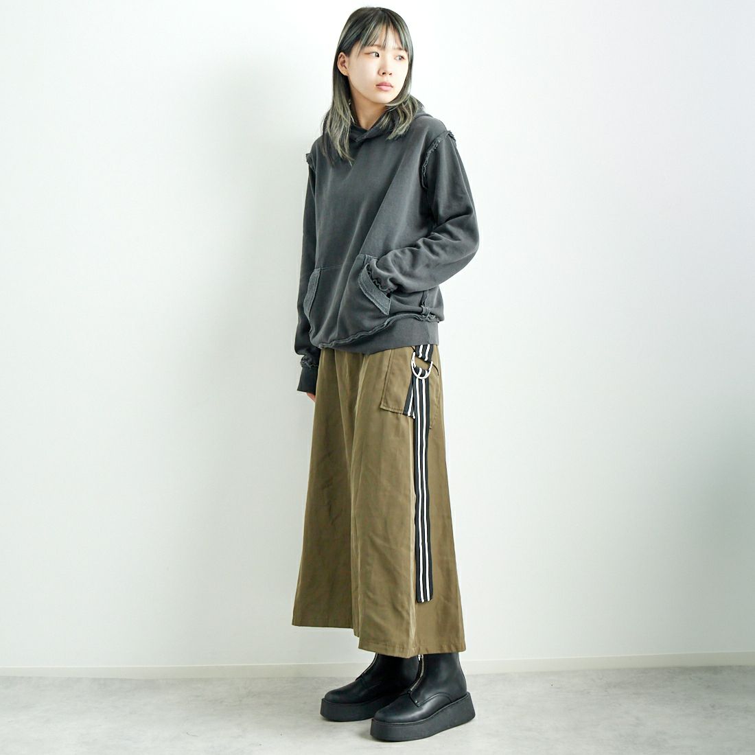 ONEITA [オニータ] 別注 インサイドアウト スウェットパーカー [2423-441IN-JF] CHARCOAL &&モデル身長：167cm 着用サイズ：S&&