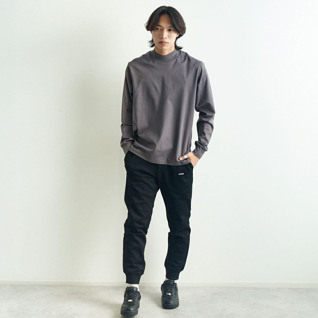 TATRAS [タトラス] MIBEILO モックネックTシャツ [MTAT24A8275-M] C.GRAY &&モデル身長：179cm 着用サイズ：2&&