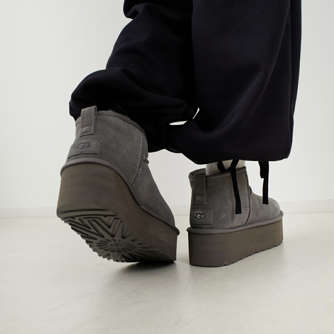 UGG [アグ] クラシック ウルトラ ミニプラットフォーム [1135092] CHARCOAL