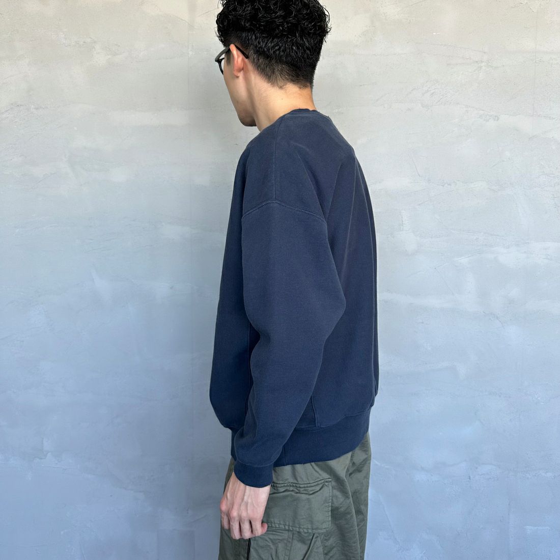 UNIVERSAL OVERALL [ユニバーサルオーバーオール] 別注 ダメージ加工 ヘビーウェイトスウェット [U2431220IN-JF] NAVY &&モデル身長：168cm 着用サイズ：M&&