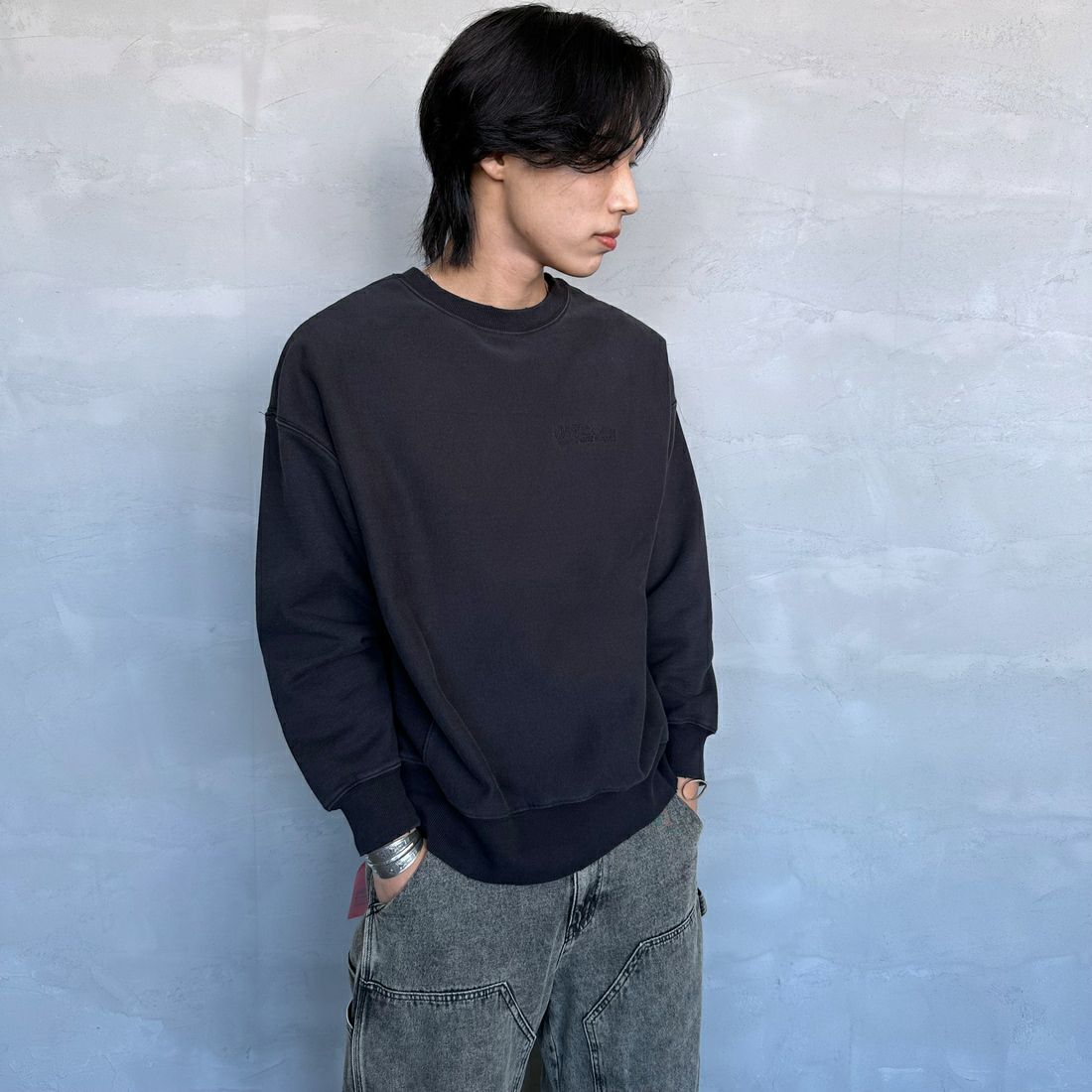 UNIVERSAL OVERALL [ユニバーサルオーバーオール] 別注 ダメージ加工 ヘビーウェイトスウェット [U2431220IN-JF] BLACK &&モデル身長：179cm 着用サイズ：M&&