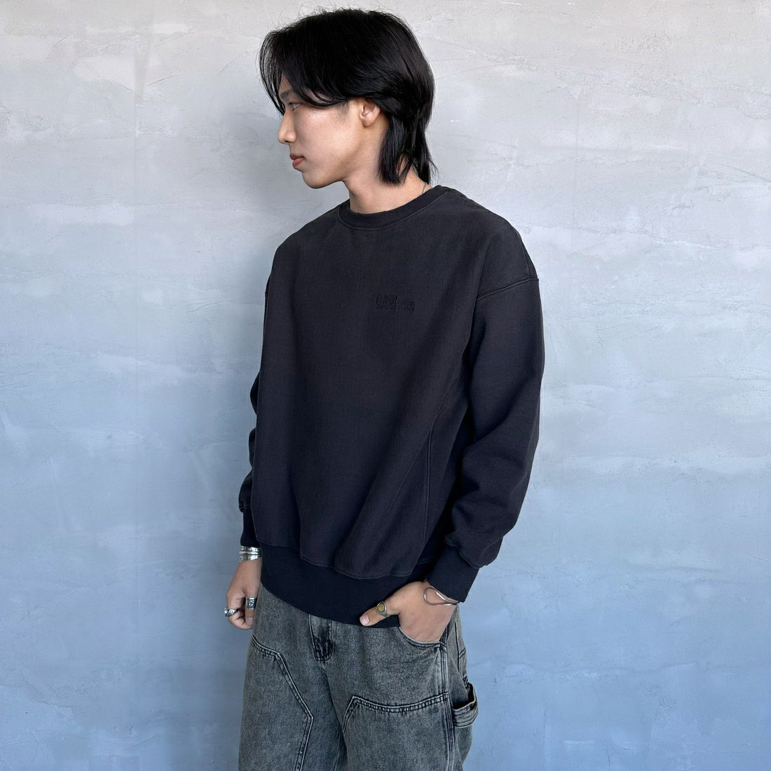 UNIVERSAL OVERALL [ユニバーサルオーバーオール] 別注 ダメージ加工 ヘビーウェイトスウェット [U2431220IN-JF] BLACK &&モデル身長：179cm 着用サイズ：M&&