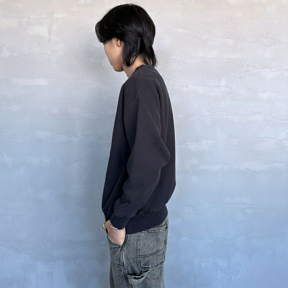 UNIVERSAL OVERALL [ユニバーサルオーバーオール] 別注 ダメージ加工 ヘビーウェイトスウェット [U2431220IN-JF] BLACK &&モデル身長：179cm 着用サイズ：M&&